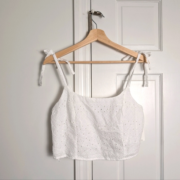 NWT Old Navy Cami Eyelet Top in White | Tie Strap | Sold out on Old Navy | S - Picture 3 of 7